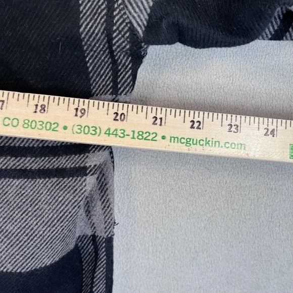 Orvis Shirt Mens Medium Gray Black Plaid Flannel Button Up Heavyweight Pockets - Picture 4 of 10